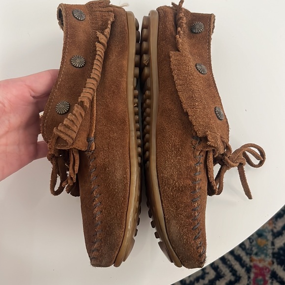 Minnetonka Brown Suede Fringe Boho Moccasins- 7 - Picture 4 of 7